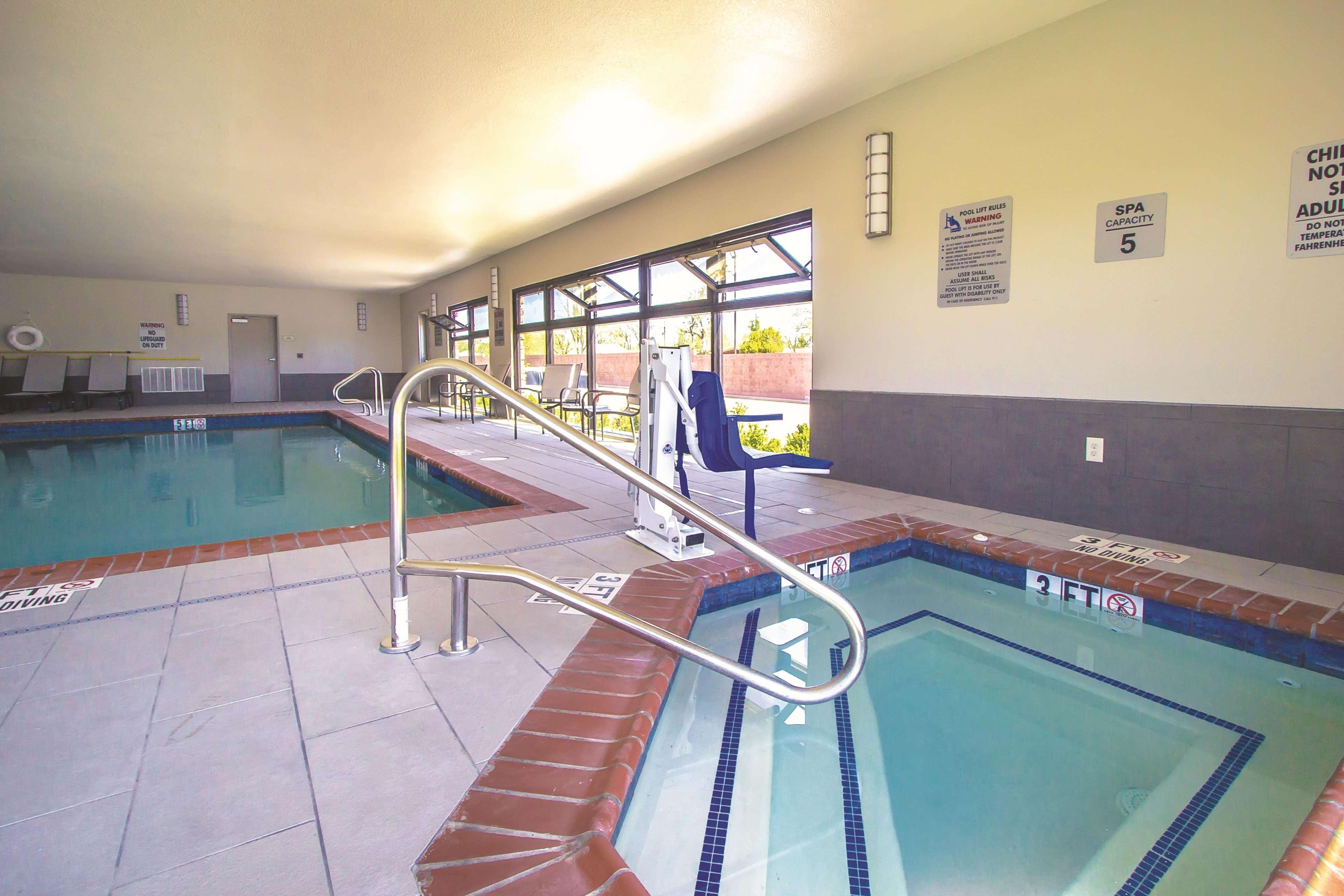 La Quinta By Wyndham Pampa Hotel Buitenkant foto
