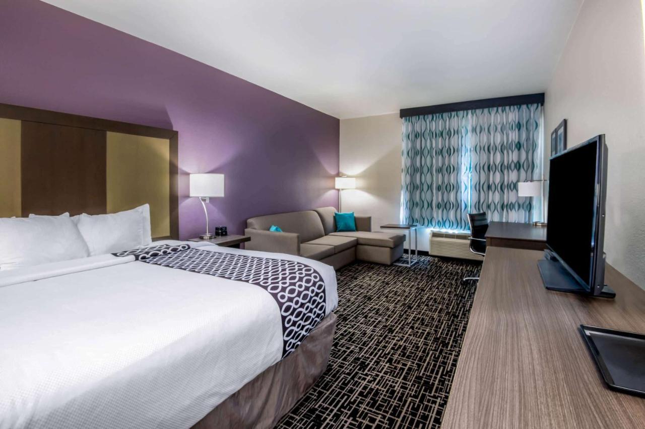 La Quinta By Wyndham Pampa Hotel Buitenkant foto